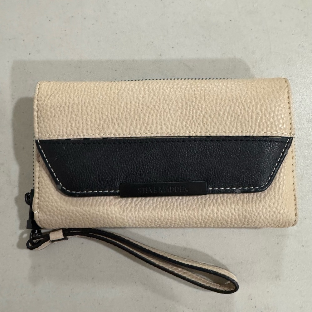 Steve Madden Beige and Black Wristlet